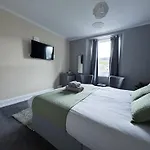 Thornleigh - Free On Street Parking בית הארחה ווינדרמר