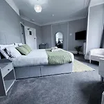 בית הארחה Thornleigh - Free On Street Parking ווינדרמר