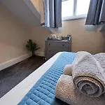 Thornleigh - Free On Street Parking בית הארחה