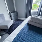 Thornleigh - Free On Street Parking בית הארחה ווינדרמר