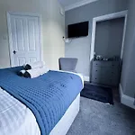 Thornleigh - Free On Street Parking 4*