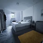 Thornleigh - Free On Street Parking 4*