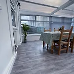 Thornleigh - Free On Street Parking בית הארחה ווינדרמר