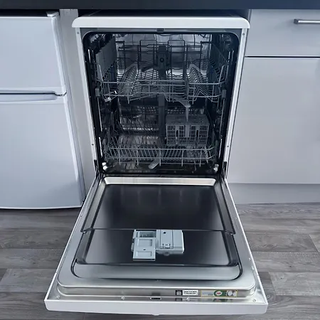 Thornleigh - Free On Street Parking 4*