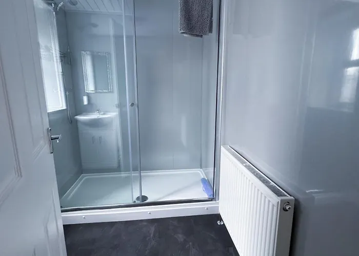 Thornleigh - Free On Street Parking 4*