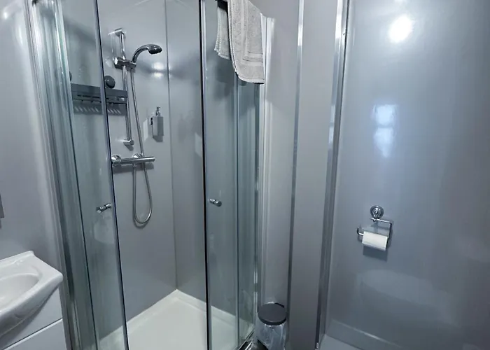 Thornleigh - Free On Street Parking 4*