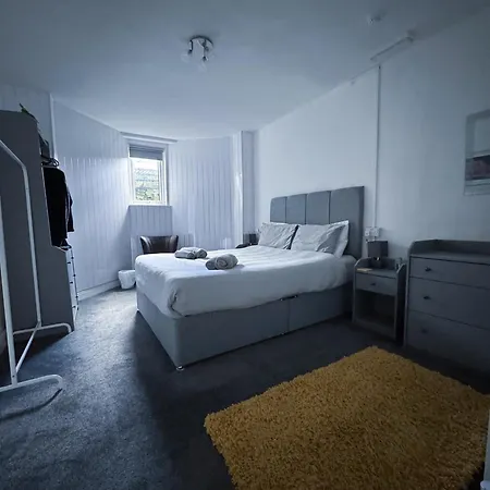 Thornleigh - Free On Street Parking 3*