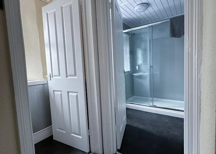 Thornleigh - Free On Street Parking 3*