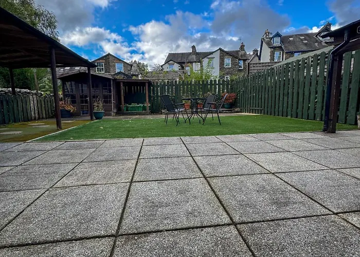 Thornleigh - Free On Street Parking 3*